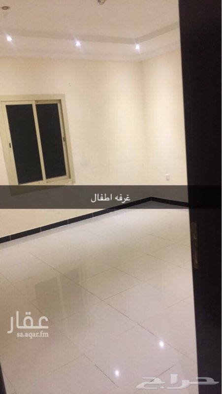 1573376 شقه من المالك مباشره موقع مميز بالمربع الذهبي بالواحه المعروف بالفهد لها مدخلين وخزان مستقل ٣غرف وصاله وسيعه ودورتين مياه وقريبه من جميع الخدمات للاستفسار 0500022222sulman
