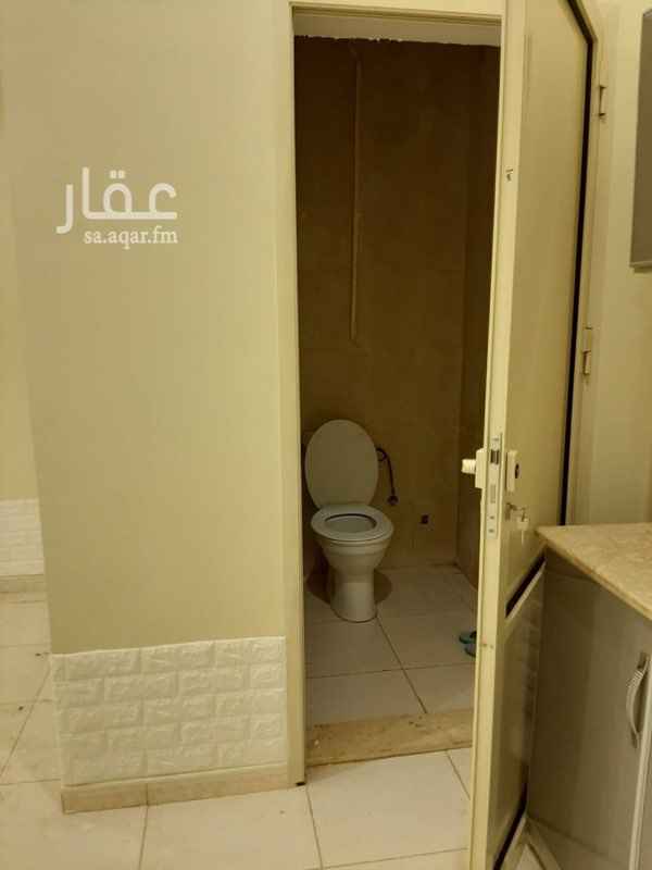 1742299 غرفة استديو للعزاب واسعة ونظيفة مكيفة-اسبلت بها مطبخ وحمام
في حي الياقوت أبحر الشمالية شارع عبدالمجيد خلف مصرف الراجحي. موقع مميز بالقرب من مجمع الملك عبدالله الطبي
السعر يشمل الماء.