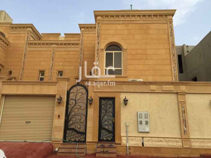 1610793 دور ارضي و قبو. دور ارضي مكون من ٣ غرف نوم بحماماتها، بالاضافة الى المطبخ و صالة كبيرة. القبو بمساحة البناء و هو عبارة عن مجلسين و فناء خارجي.