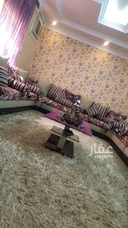 1582253 الشقه مكونه من 5 غرف +صاله +3 دورات مياه +مطبخ راكب مع فرن سطحي. مدخلين شبه مستقله في الدور الثالث يعلوها شقه في الدور الرابع و مقابلها فله مداخلها من الشارع لا تتصل بالشقه المدخل الرئيسي مشترك. يوجد مصعد. البيع بكنب المجالس والبيع كاش . لا يتصل الا الصامل.