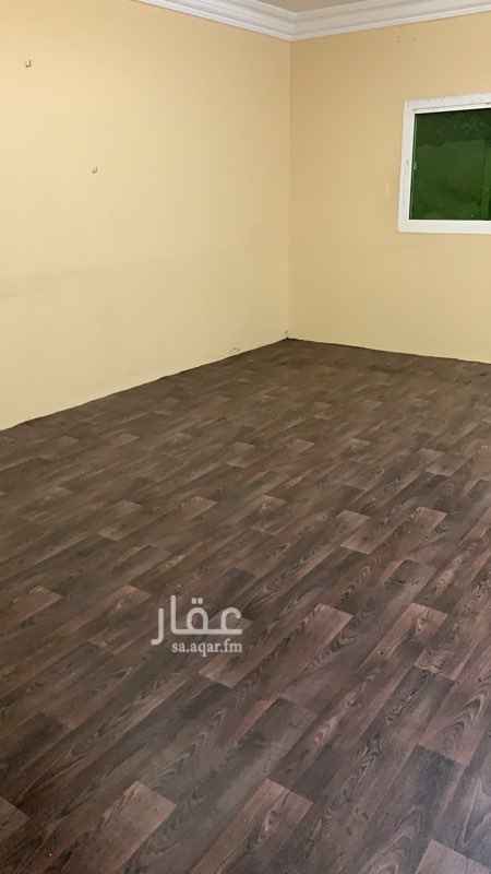 1290430 اربع غرف وصاله ومطبخ وحمامين دور ارضي