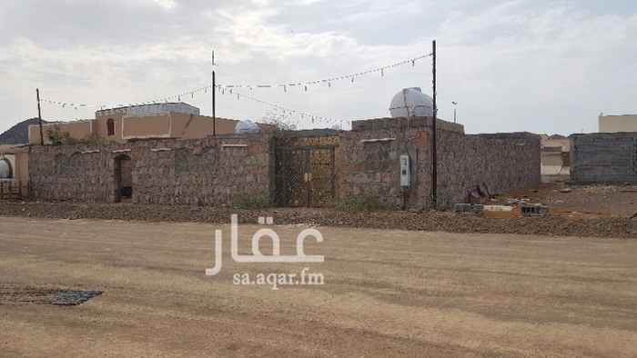 1582230 استراحه للبيع مخطط المحاميد قسمين قسم الرجال مجلس ٧في٨ وحمام مغاسل وحوش كبير حجر الحوش وقسم النساء مجلس نساء ٩في ٨ وغرفة جلوس ٥في ٦ ومطبخ ٤في٥ وخمام ومغاسل وحوش كبير وكل قسم له مدخل خاص مطلوب 400الف قيمه ودالاله تبعد عن المسجد النبوي تقريبا 15كيلو والسقف مسلح لتواصل ابومازن 0500075515