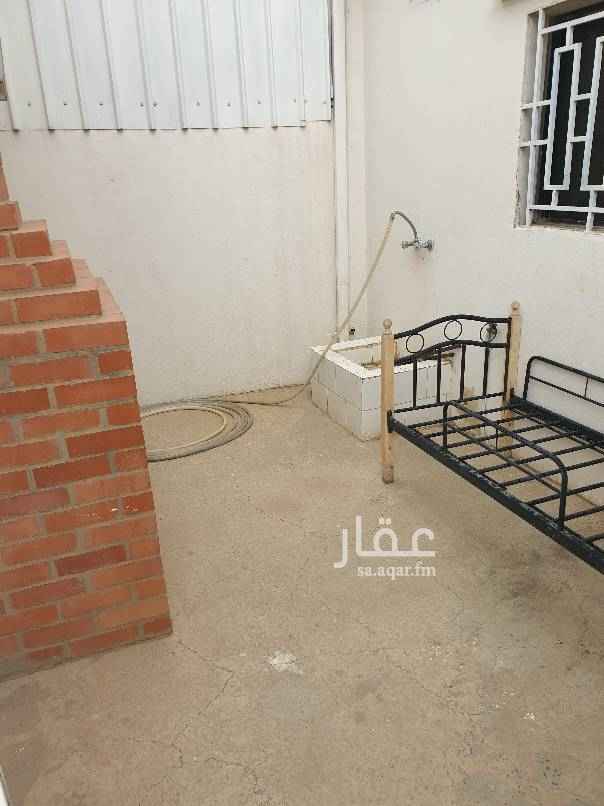 1547694 روف الدور الثالث مكون من ٣غرف +مجلس+ صاله +٢حمام مطبخ +سطح
مفروشه موكيت بالمكيفات +المجلس مؤثث كامل
توفر مواقف سيارات جامع بجوار مركز صحي والمدارس وكافة الخدمات
السعر 18000 قابل للتفاوض
0507778979