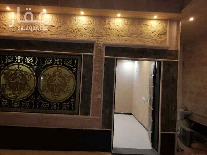 1401009 دور ارضي جديد وفاخر ومكيف في حي الغروب للايجار مساحة الارض 490م
ثلاث غرف نوم واربع حمامات ومجلس نساء وصالة ومقلط ومجلس رجال ومشب مع حمام خارجي خامس ومدخل سيارة. موقع ممتاز خلف البيك والطازج وتتوفر مواقف للسيارات ومسجد ومدارس للبنات والاولاد