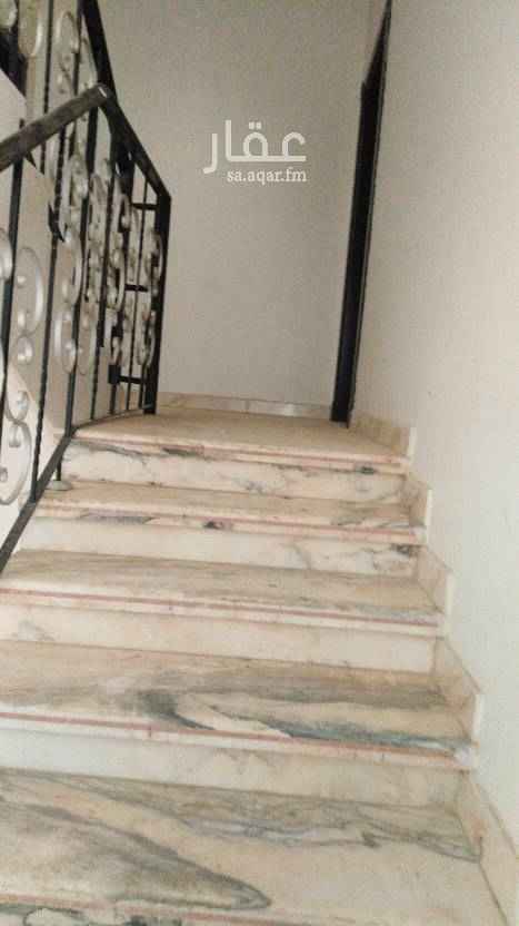 1510759 يوجد دور علوي يتكون من 4غرف وصاله ومطبخ وحمامين فيه دورين الموقع ممتاز