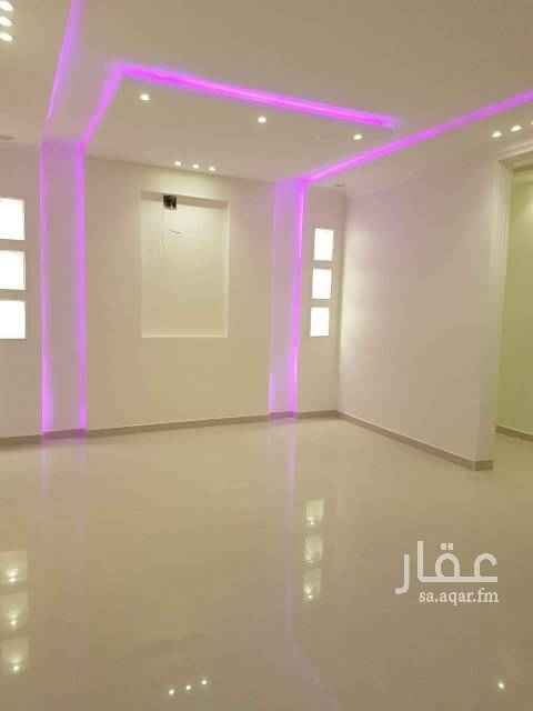 1567240 فله جديدة بحي القادسية
تشطيب فاخر
دور وثلاث شقق
واجهه شرقيه