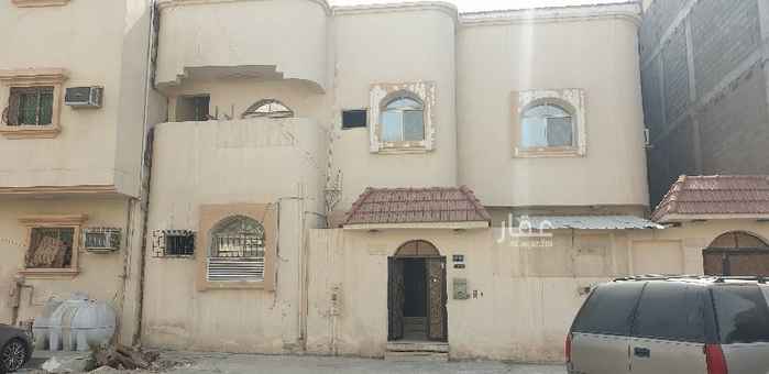 1633653 دور كامل ارضي بمدخلين مستقلين مع حوش امامي وسيب خلفي للايجار على ارض عرض شارعها مكون من غرفتين وصالة مفتوحة ومطبخ ومجلسين ومستودع داخلي وخارجي ومطبخ و ٣ حمامات ومغسلتين خارجية الموقع مميز قريب من كل الخدمات مدارس والشارع التجاري ٢٠ مشيا بالاقدام ( الرجاء التاجير اقل شي دفعات كل سته شهور)