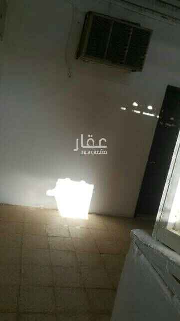 1603145 بيت للايجار فيه 7 غرف بالدور الارضي ودروتين مياه بها 8 مكيفات مساحتها كل غرفه 5 في 4 وصاله مساحتها 5 في 8 يوجدبها مكيف صحراوي ومطبخ راكب ألمنيوم
ويوجد بالسطح غرفتين 5 في 4 اضافه مع صاله 5 في 3 زايد دورة مياه زايد سطح كبير مجدد ونظيف سيراميك قريب من جميع الخدمات
