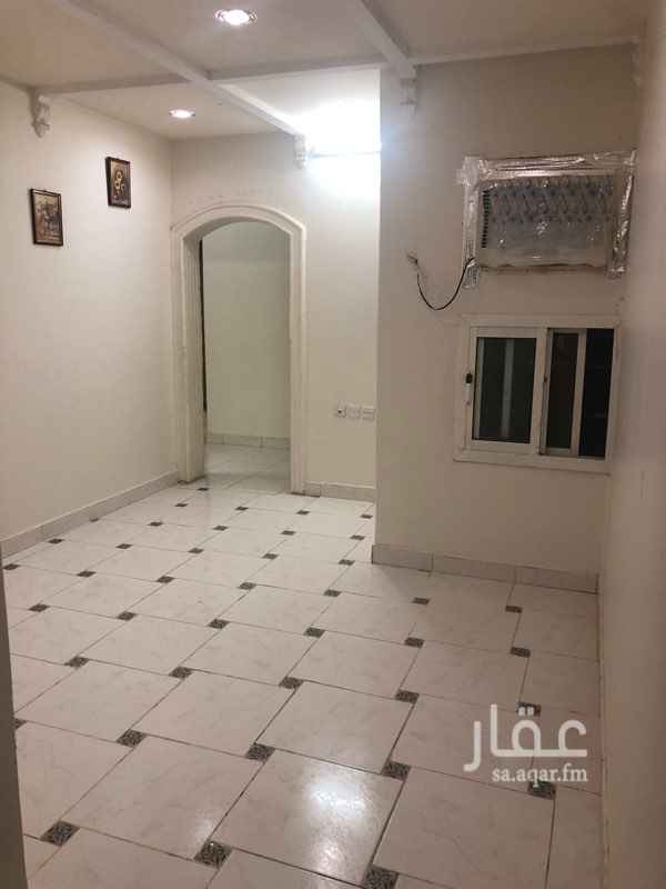 1699250 فررررصة شقة للايجار باشبيليا بالمواصفات/
١- الشقة ٢غرفة * صالة +٢حمام ومطبخ
٢-مطبخ راكب
٣- مكيف صحراوي بالصاله فقط
توفر مواقف امام العماره والموقع قريب من مدارس الرواد الاهليه وكلية الفارابي