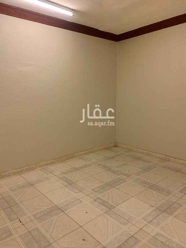 1555942 مكون من ٣ غرف بمنافعها قريبه من شارع الجامعه