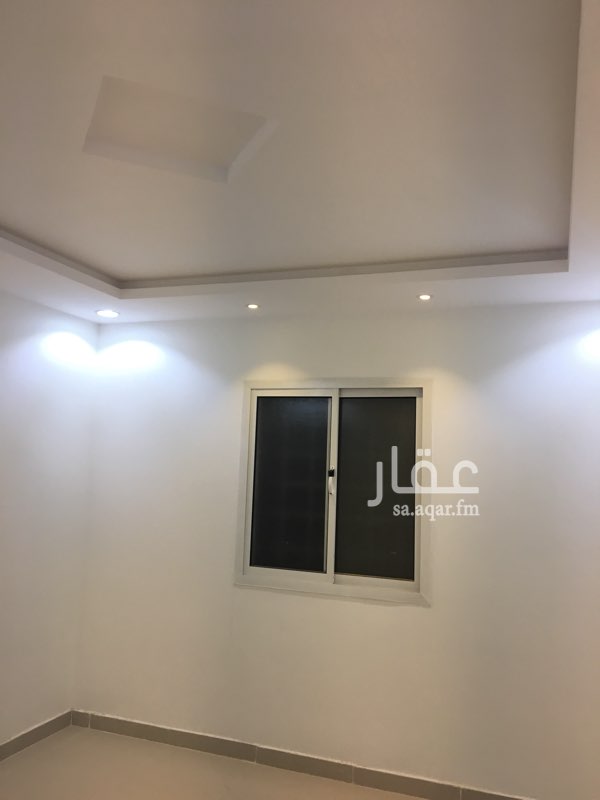 1410164 شقه جديده بسطح مع سطح كبير و غرف كبيره و ديكورات وتصميم ممتاز للايجار شهري ١٥٠٠ او سنوي ١٨ الف