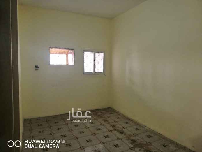 1684494 شقه مكونه من غرفتين وحمام ومطبخ مساحات كبيره بسعر ١٢ الف ريال