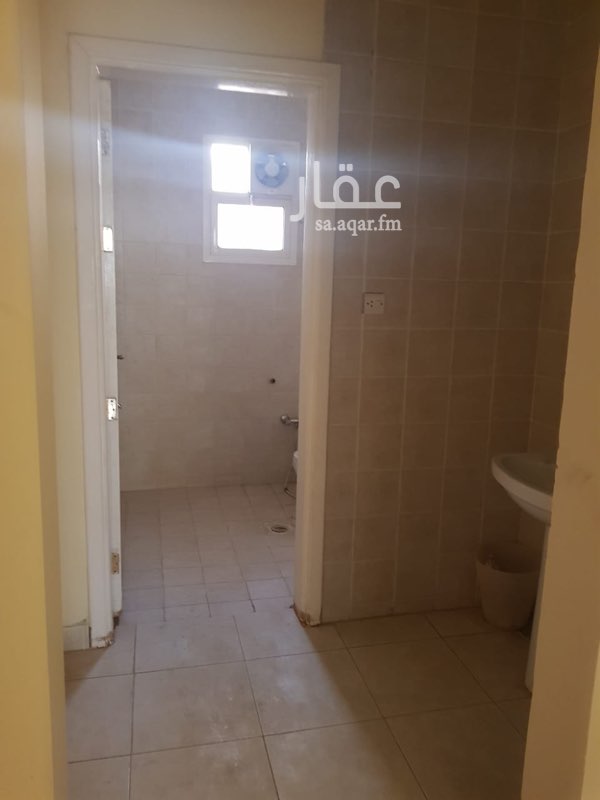 1683891 دور أرضي للإيجار
مدخل سيارة
خيمة
٣ غرف
مطبخ راكب
مكيفات راكبة سوى مكيف الخيمة
الدور نظيف