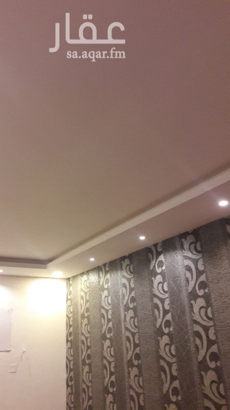 1291892 شقة للايجار
** مدخل خااااص **
** عداد كهرباء مستقل **
** شامل الماء **
.
راكب فيها جبس وديكورات .
راكب باركيه ارضي .
راكب ورق جدران فالصالة .
راكب مطبخ تفصيل .
بوية جديدة
تفصيل الشقة تتكون من :
مجلس
مقلط صغيرة
صالة
مطبخ
غرفتين
دورتين مياة
مدخلها مستقل فالدور الثالث بدون سطح
مكان المكيفات شباك
يفضل عائلة صغيرة
الايجار سنوي ب ١٧ الف . كل سته شهور ٨٥٠٠
الايجار الشهري ب ١٨٠٠
قريبه من جميع الخدمات والمسجد
في الحارة اللي خلف العثيم
متوفر مواقف سيارات
موقعها متميز والمستاجر يحكم اذا جاء وشافها