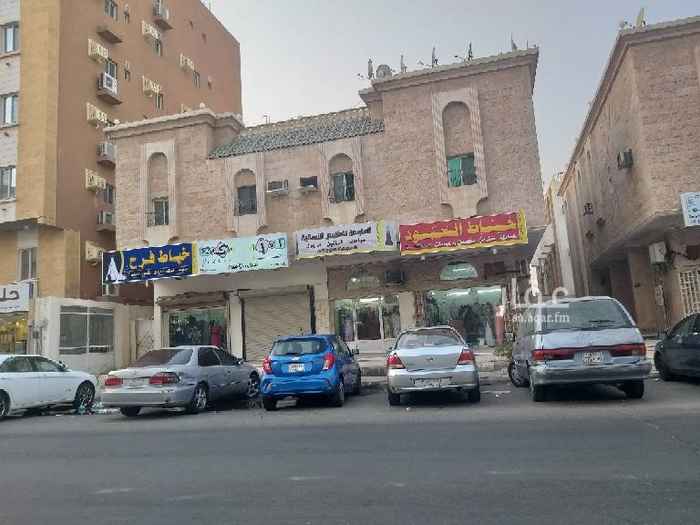 1762106 شقه للايجار في حي النعيم مكونه من ثلاث غرف وحمامين ومطبخ راكب الدور الأول بدون مصعد