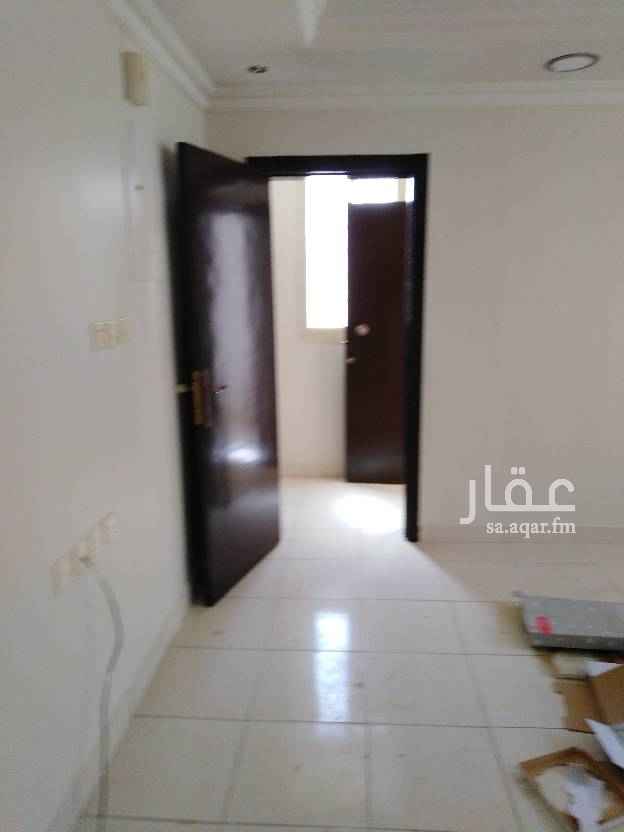 1451283 للإيجار شقه عوائل مع سطح حي الملك فيصل خلف مستوصف عبير التميز