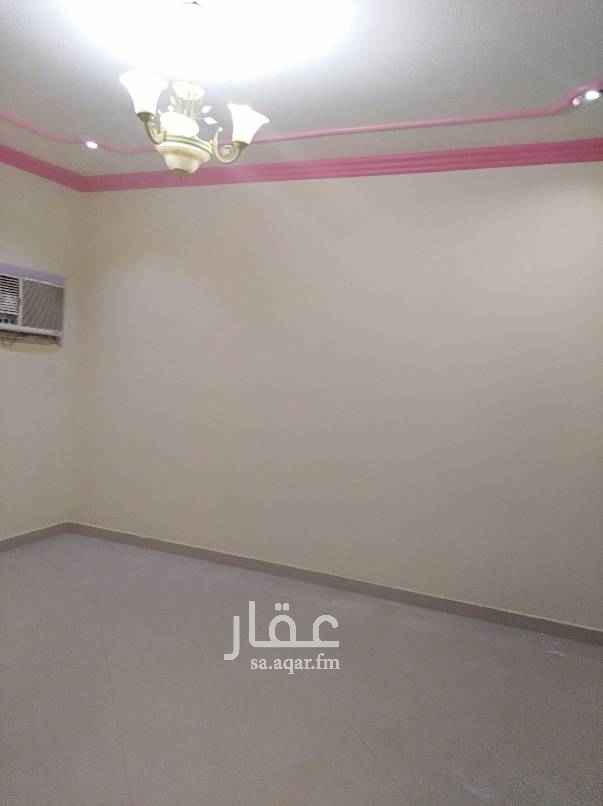 1552951 دور ارضي حي الملقا 4 غرف وصاله مطبخ مكيفات راكبه .حمامين ..غرفة شغاله مع مطبخ وحمام في السيب