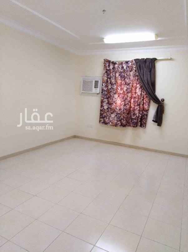1761294 شقه 3 غرف وصاله ومطبخ ومحامين نظيفه حي اشبيليا مكيفات ومطبخ راكب