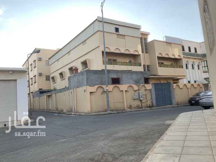 1649833 عمارة مكونة من شقتين ودور مع امكانية تقسيم الدور لشقتين مكونه كل شقه من ٤ غرف وصاله الموقع مميز في حي الخالدية على شارعين زاوية مقابلها جامع البشري وبرحة مواقف البيت مجدد من الداخل
(السعر قابل للتفاوض)
