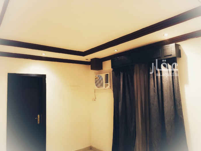 1643085 تتميزعمارة نجمة تالين للوحدات السكنية بقربها من غرناطة مول ومستشفى المواساة ويمتاز الحي بتكامل جميع الخدمات من مدارس حكومية واهلية كما ان العمارة بها كاميرات مراقبة وحارس امن كما أن جميع المكيفات والمطابخ مضافة