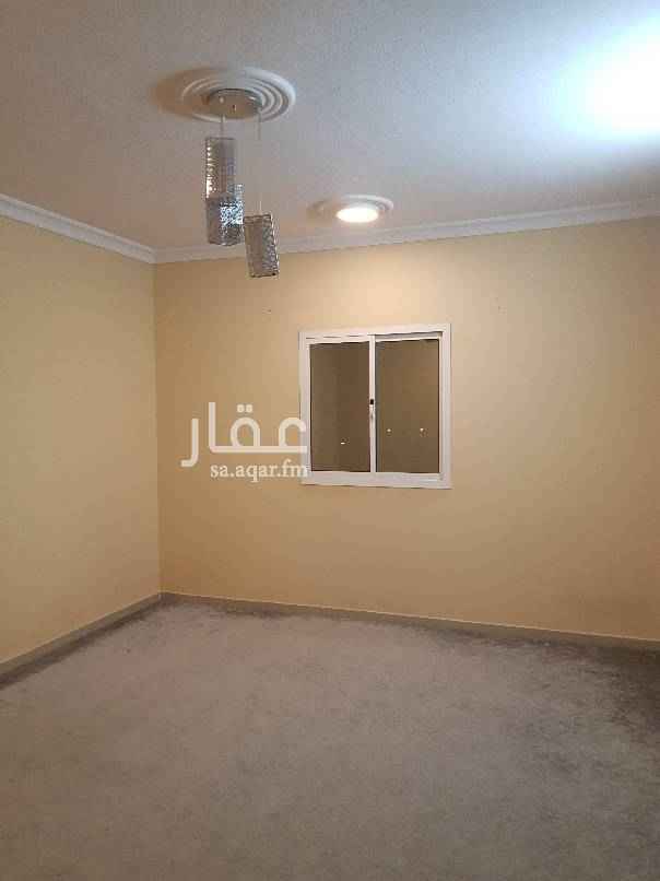 1762178 دور علوي
مجلس + مقلط + مطبخ + ثلاث غرف نوم + ثلاث دورات مياه (اعزكم الله )
راكب مطبخ