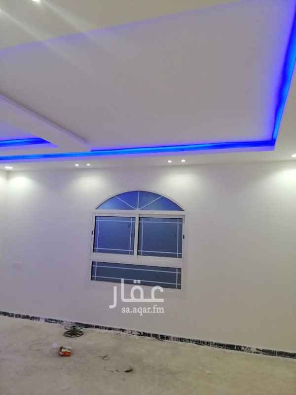 1580270 للايجار فيلا درج داخلي بحي الرمال مخطط الواحه
للايجار فيلا درج داخلي بحي الرمال مخطط الواحه
الي تحت:
مشب رجال....مجلس رجال....مقلط....صاله.... غرفه كبار السن....
الي فوق:
اربع غرف نوم كبيره وصاله فوق.
السطح :
غرفه شغاله. ودوره مياه
البيت كله ديكور فخم
ملاحظه الموقع غير دقيق