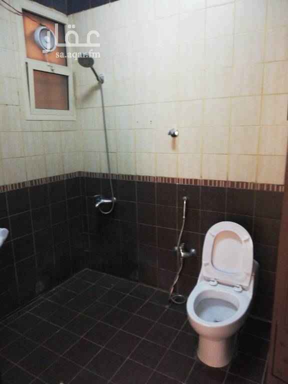 1643380 شقه ثلاث غرف وصاله وحمامين ومطبخ قريبه من الخدمات ومدارس اولاد ابتدائي والمحلات... فتحات التكييف كلها اسبلت وعداد الكهرباء مستقل