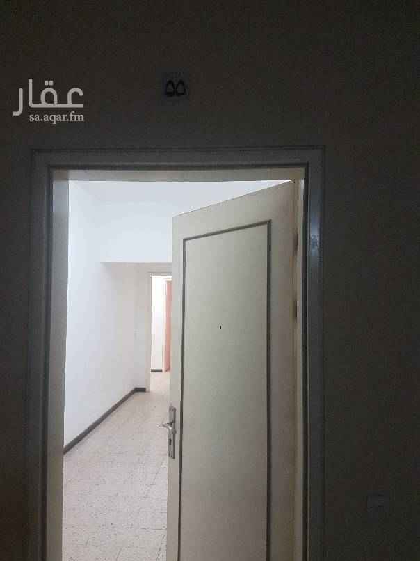 1594829 اسكان المعذر برج ١١....الدور الخامس
عبارة عن مجلس+ مقلط+ 3 دورات مياه+مستودع+ صالة+ بكلونه مطلة على حديقة السكن + 3 غرف نوم ( غرفة ماستر) + مطبخ + غرفة غسيل+ موقف سيارة خاص.