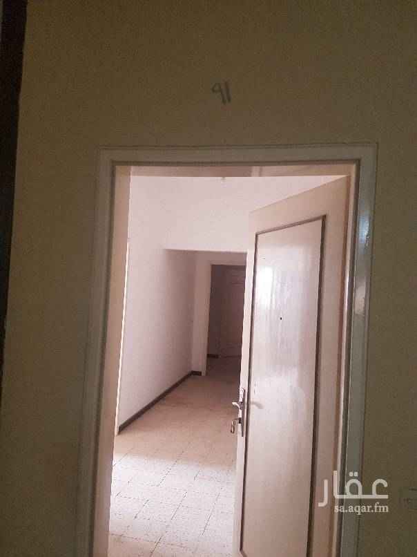 1594834 شقق في الدور التاسع للاجار ابراج المعذر برج ١١
عبارة عن مجلس+ مقلط+ 3 دورات مياه+مستودع+ صالة+ بكلونه مطلة على حديقة السكن ( مطلة على برج الفيصلية والمملكة) + 3 غرف نوم ( غرفة ماستر) + مطبخ + غرفة غسيل+ موقف سيارة خاص