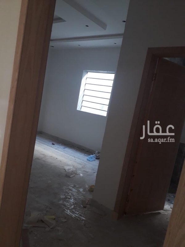 1553803 دور ارضي مساحة ٣٧٠ بموقع مميز بحي البيان مدخل سياره
مشب مجلس مقلط مطبخ صاله اربع غرف نوم
موسس ثلاث شقق تشطيب فاخر