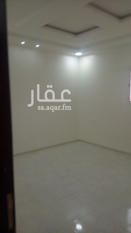 1494324 شقه مستخدمه سنه ثلاث غرف وصاله شبه جديده جبسيات معها سطح خارجى الشقه في المونسيه شرق الحسن مخطط الخليفى
