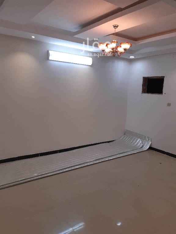 1762640 شقه دور اول ثلاث غرف وصالة مجدده مطبخ راكب عداد كهرباء مشترك