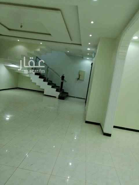 1536146 للإيجار فيلا دور مسروق شبة جديد
ديكورات وتشطيب راقي
عبارة عن الدور الأرضي : مجلس رجال ومقلط وصالة كبيرة ومجلس نساء ومطبخ وملحق خارجي ومدخل سيارة
الدور الأول به غرفة ماستر وغرفتين نوم بدورة بدورة مياه
السطح به غرفة ودورة مياه
موقع ممتاز وقريبة للخدمات والمسجد