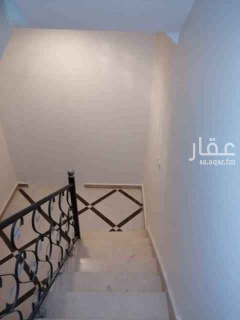 1751375 للإيجار دور علوي نظيف ومجدد
عبارة عن مجلس ومقلط وصالة كبيرة و٤ غرف نوم
ودورتي مياه ومطبخ
يوجد مدخل سيارة
المدخل الرئيسي مشترك مع شقة بالسطح
قريبة للمسجد ومخرج 26 و للخدمات