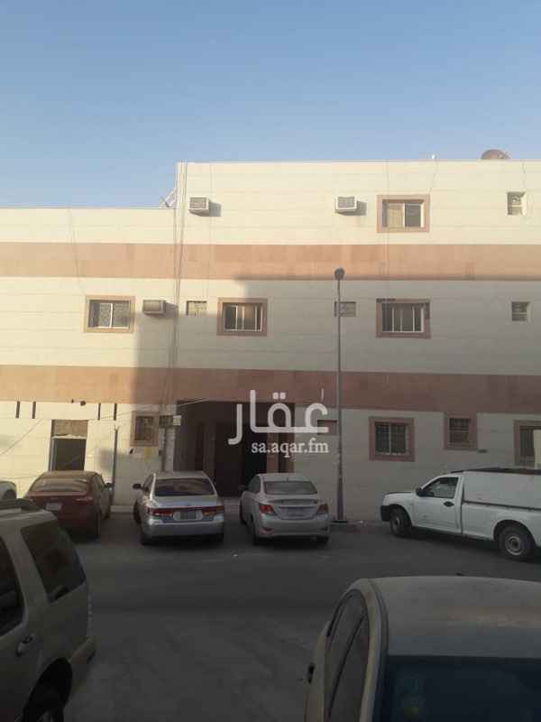 1607763 ٤غرف وصاله وثلاث دورات مياه
بالدور الأول لايوجد شي راكب ،،