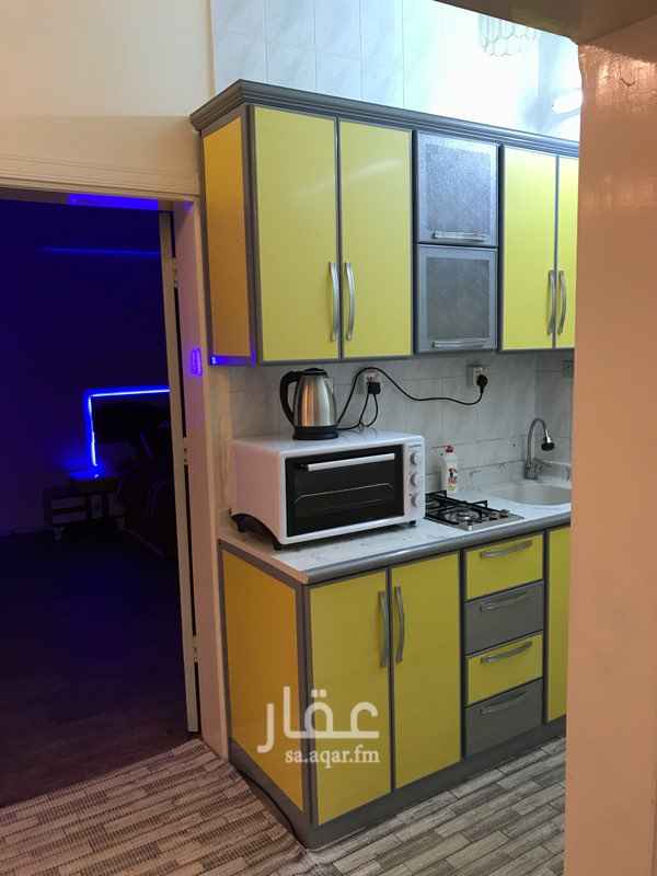 1693995 شقة مفروشة للايجار بحي القمرية امام جامع الامير محمد بن سعود