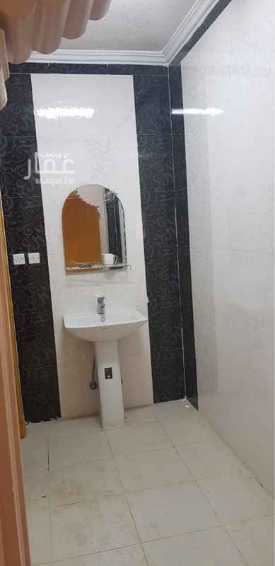 1705374 شقق مكونه من اربع غرف وصاله ومطبخ وحمامين
العماره شبه جديده
يوجد مصعد في العماره
يوجد عامل نظافه
تتوفر مواقف