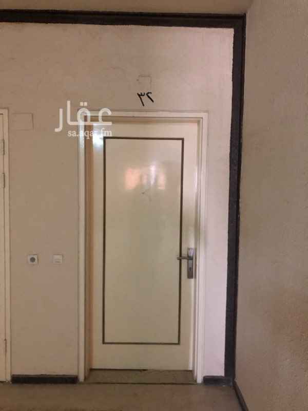 1588145 شقه للبيع في اسكان المعذر برج 11 شقه 32 في الدور 3
مواصفات الشقه :
3 غرف نوم + مجلس + صالة + ملقط + 3 دورات مياه + مطبخ + مستودع