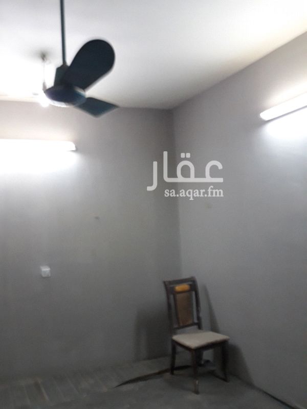 1170129 بيت يتكون من دورين ٦ غرف و٣ حمامات ومطبخين وسطوح خالي للاستفادة منه
قريب جداً من الطواري بمستشفى الشميسي ينفع يكون سكن لاسرتين قرايب
او موظفين شركه
يوجد ٤ مكيفات اسبلت جديده راكبه بالغرف الداخليه