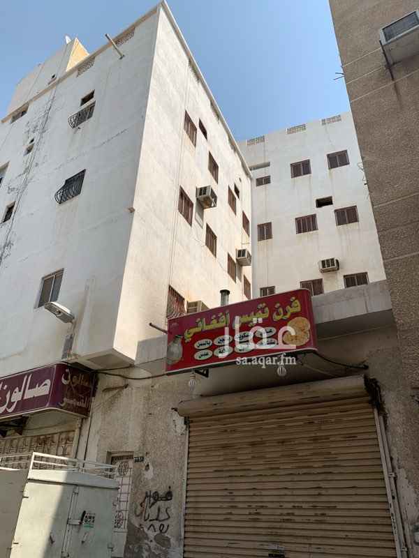 1704668 عمارة تجارية للبيع بالقرب من سوق العتيبية المركزي عبارة عن ثلاث بنايات متصلة على ثلاث واجهات تتكون من ١٩ وحده سكنية وتجارية وسلمين واحد للعوائل والثاني للعزاب
٥ شقق عوائل ، ٤ شقق منهم تتكون من ٤ غرف والخامسة تتكون من غرفتين
٨ شقق عزاب تتكون كل وحده فيهم من غرفتين ومطبخ وصالة وحمام
٤ محلات
٢ غرف السطوح بمنافعها