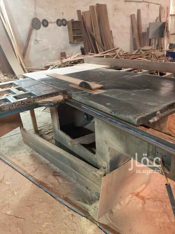 1285749 للبيع منجرة بكامل المعدات باقي ٣شهور من عقد الايجار عدد ٥عمال هنود للتنازل وسيارة موديل ٢٠٠٦