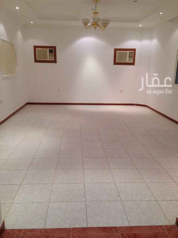 1301310 دور علوى مدخل خالص مدخل سيارة مكون من 3غرف نوم بالاضافه الى مجلس رجال مقلط الحالة نظيف
