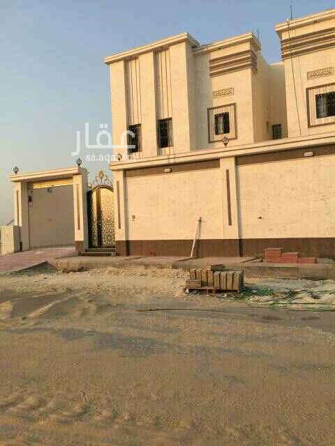 1742884 دبلكس في الثامن مكون من ثلاثة ادوار 6 غرف نوم وصالتين ومجلس رجال ومجلس نساء ومقلط ومطبخ الخوش كبير توجد ضمانات كهرباء وسباكة
