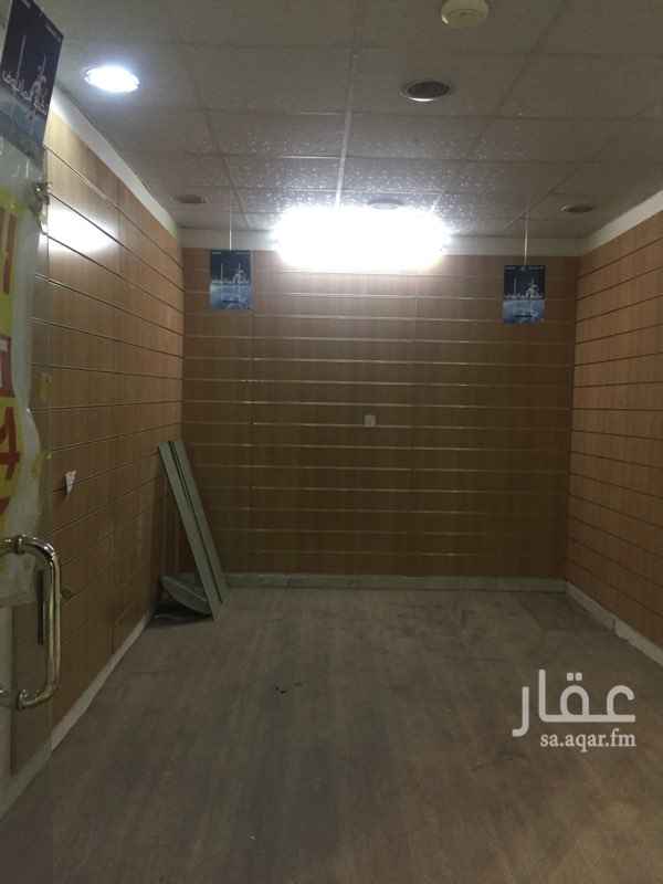 1413453 للإيجار محل زاويه في شارع حرض