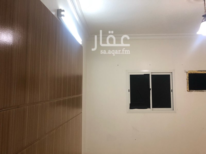 1703417 ٢ غرف نوم
صاله
مطبخ
مجلس
٢دوره مياه
كهرباء مستقل
مدخلين