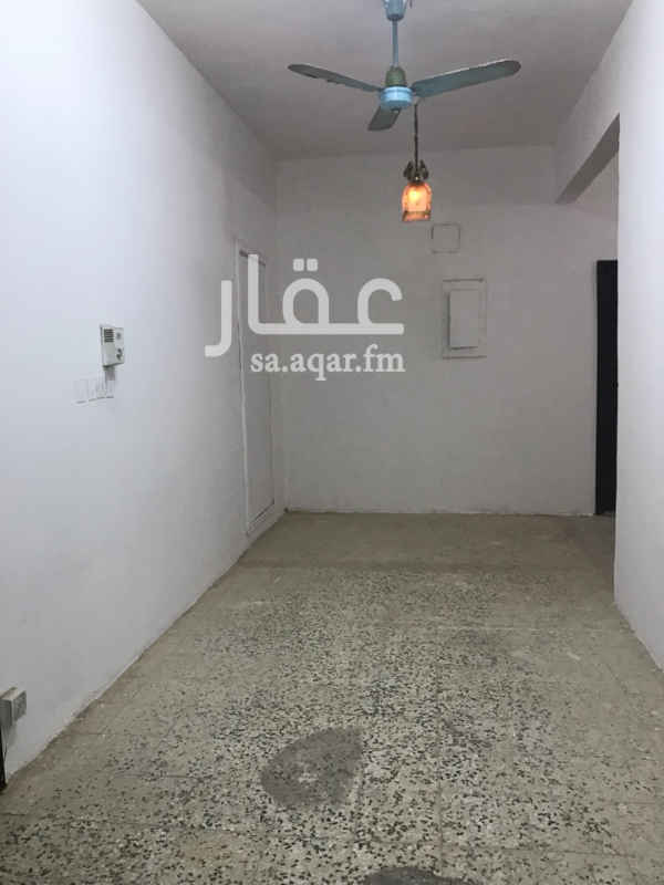 1349862 شقة عوايل للايجار في حي الروضة تقاطع خالد بن الوليد وعبدالرحمن الغافقي خلف مستوصف الروضة الأهلي ..
الموقع حيوي ورائع ومتوفر كامل الخدمات ولله الحمد ..
الشقة بالدور الأول مكونة من 3 غرف مع صالة ومطبخ ودورتين مياه مع بلكونات خارجية بحالة جيدة وممتازة .
للتواصل أبو وليد
جوال رقم /
0551540745