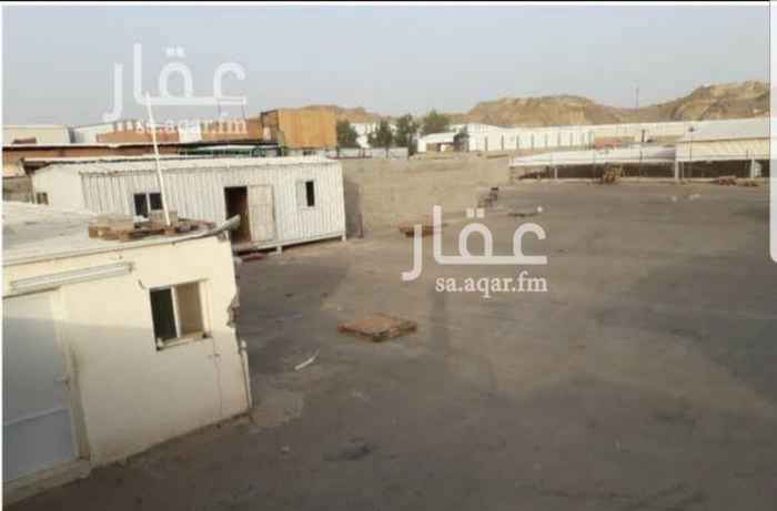 1189097 للإيجار مستودع ( حوش ) نهاية شارع فلسطين - جدة / شرق الخط السريع / منطقة مستودعات المواصفات : المساحة : 2000 متر مربع
مسفلتة لها سور بوابة رئيسية 3 مكاتب + وغرف حراس مطبخ + 2حمام موجود رمبة للتحميل من والى الكونتنرات في حال وجود بضاعة
موقع الحوش جوجل ماب : https://goo.gl/maps/MJd3HNxsYeA2 * المساحة:2000 للمتر * السعر: - * الواجهة:شمال غربي