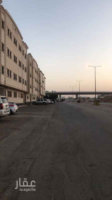 1759255 الموقع حي اليرموك
شارع 30 يفتح شمال خلف اطياف مول حي الرشد المساحه 132 مقابل حي الحمراء شارع مدخلين موقف خاص 4 غرف وصاله 2 دوره مياه الشقه واسعه وشرحه مطبخ راكب مؤثثه كنب صاله + كنب مجلس فقط مطبخ راكب مكيفات سبيلت عدد ٥ تشطيب فاخر الارضيه باركيه ديكورات