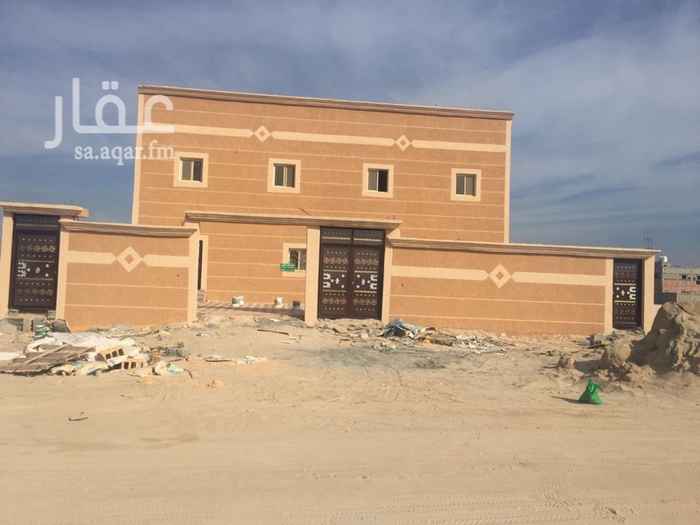 1440358 فيلا دورين جديدة بناء شخصي في مخطط الشاطئ كورنيش الخفجي على شارعين ٢٠م و ٦م نافذ العمارة. الدور الأرضي فيلا كاملة والدور الثاني شقتين مستقلة ويوجد درج خارجي. كل شقة تحتوي على ٤ غرف و ٣ حمامات وصالة ومطبخ.