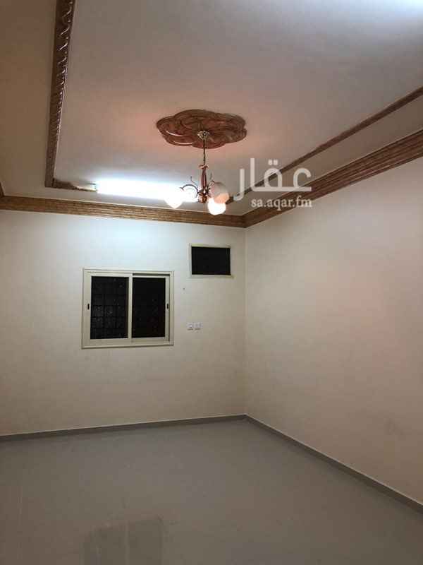 1641807 شقة دور ثاني مكونة من :
١ مجلس رجال
١ مقلط اكل
١ مجلس حريم
١غرفة نوم
٢ دورة مياة
١ مطبخ
١ صالة كبيرة بوجود مكيف فيها
١ سطح خاص
وجود خزان ماء خاص ووجود عداد كهرب خاص ومدخل خاص
التواصل عن طريق الجوال
